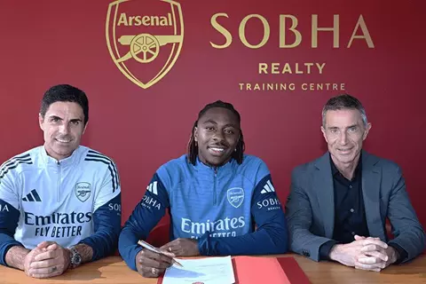 "مشجع وفيّ منذ الطفولة".. أرسنال يعلن ضم إيزي